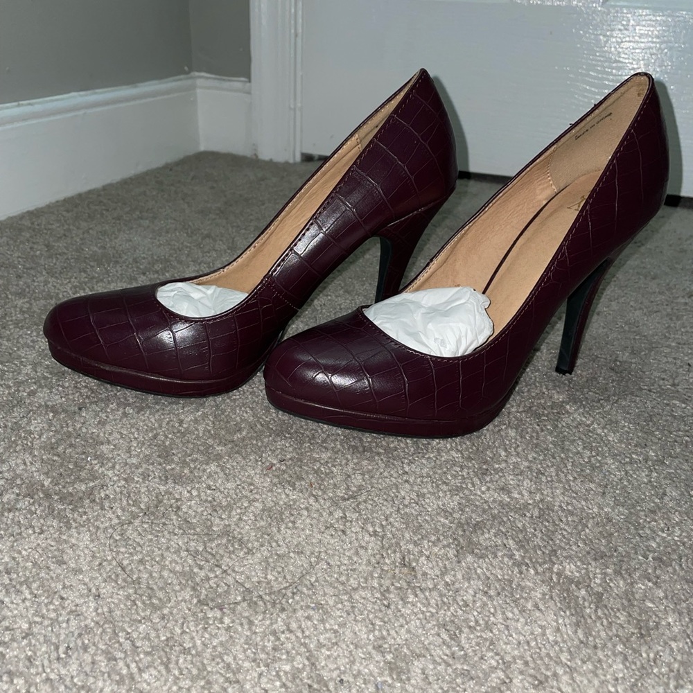 Heels - Picture 3 of 5